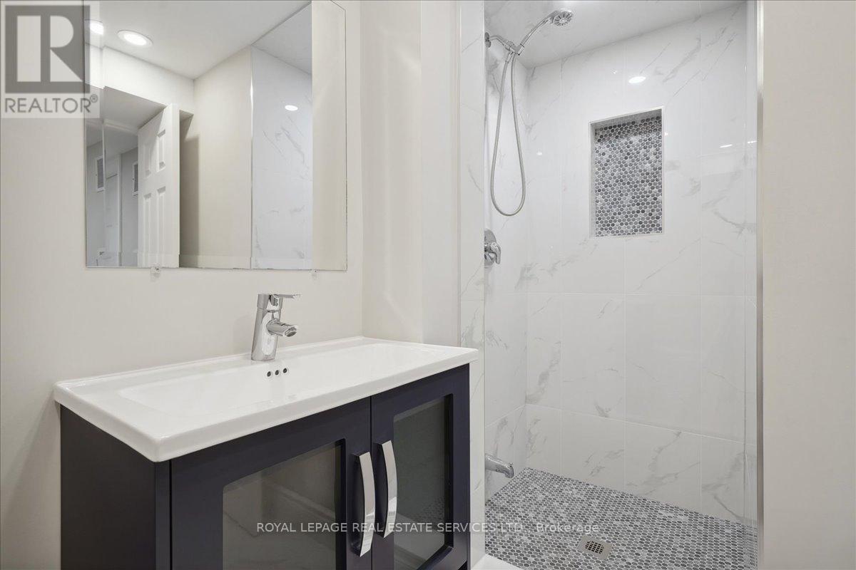 1141 Vicki Lane, Mississauga (Erindale), Ontario  L5C 2X9 - Photo 34 - W12169128