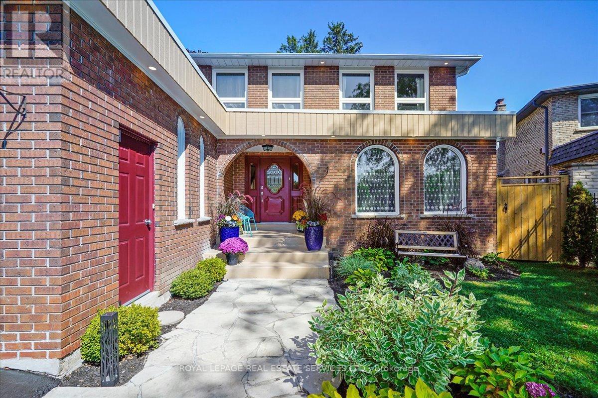 1141 Vicki Lane, Mississauga (Erindale), Ontario  L5C 2X9 - Photo 38 - W12169128