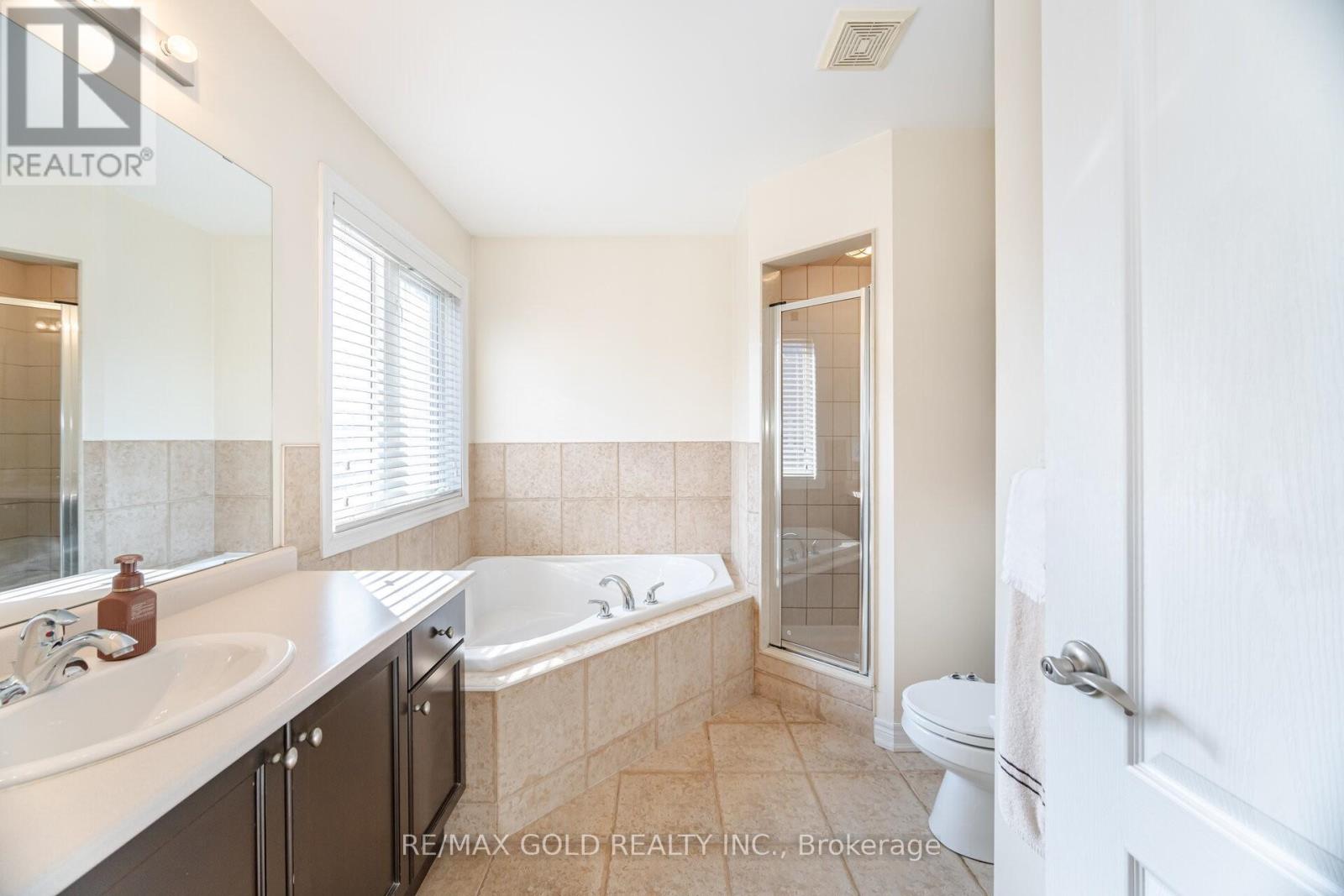 36 Edenfield Street, Brampton, Ontario  L6R 0M7 - Photo 11 - W12169140