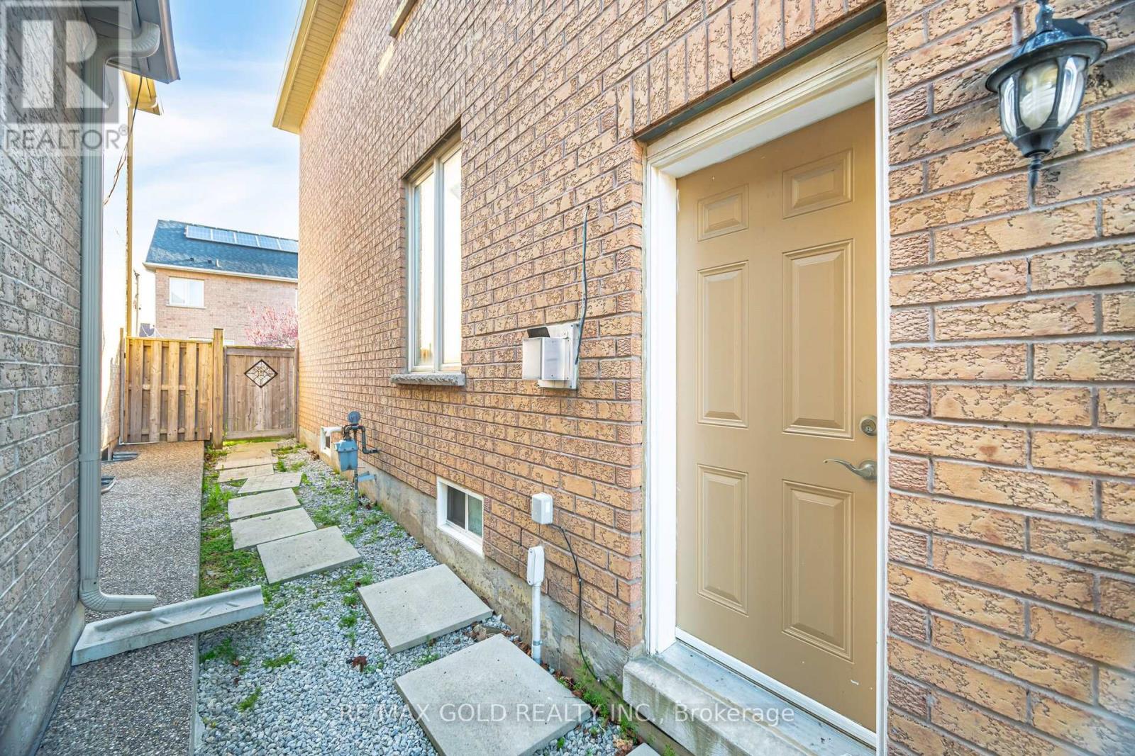 36 Edenfield Street, Brampton, Ontario  L6R 0M7 - Photo 15 - W12169140