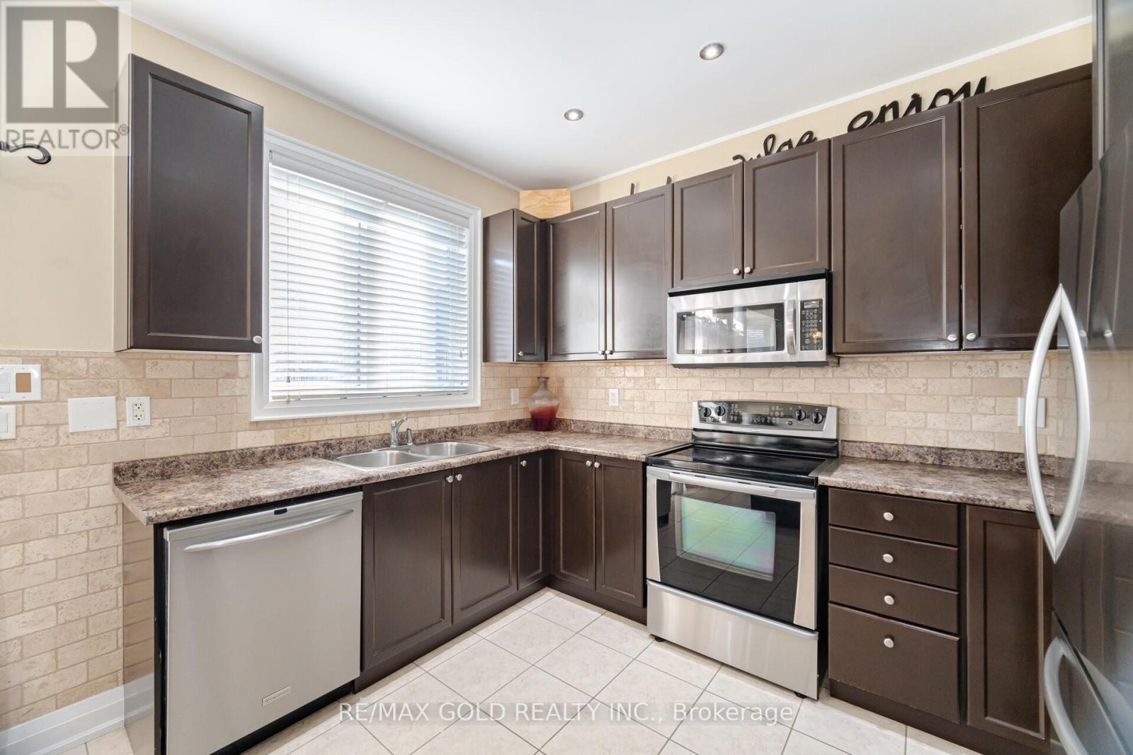 36 Edenfield Street, Brampton, Ontario  L6R 0M7 - Photo 6 - W12169140