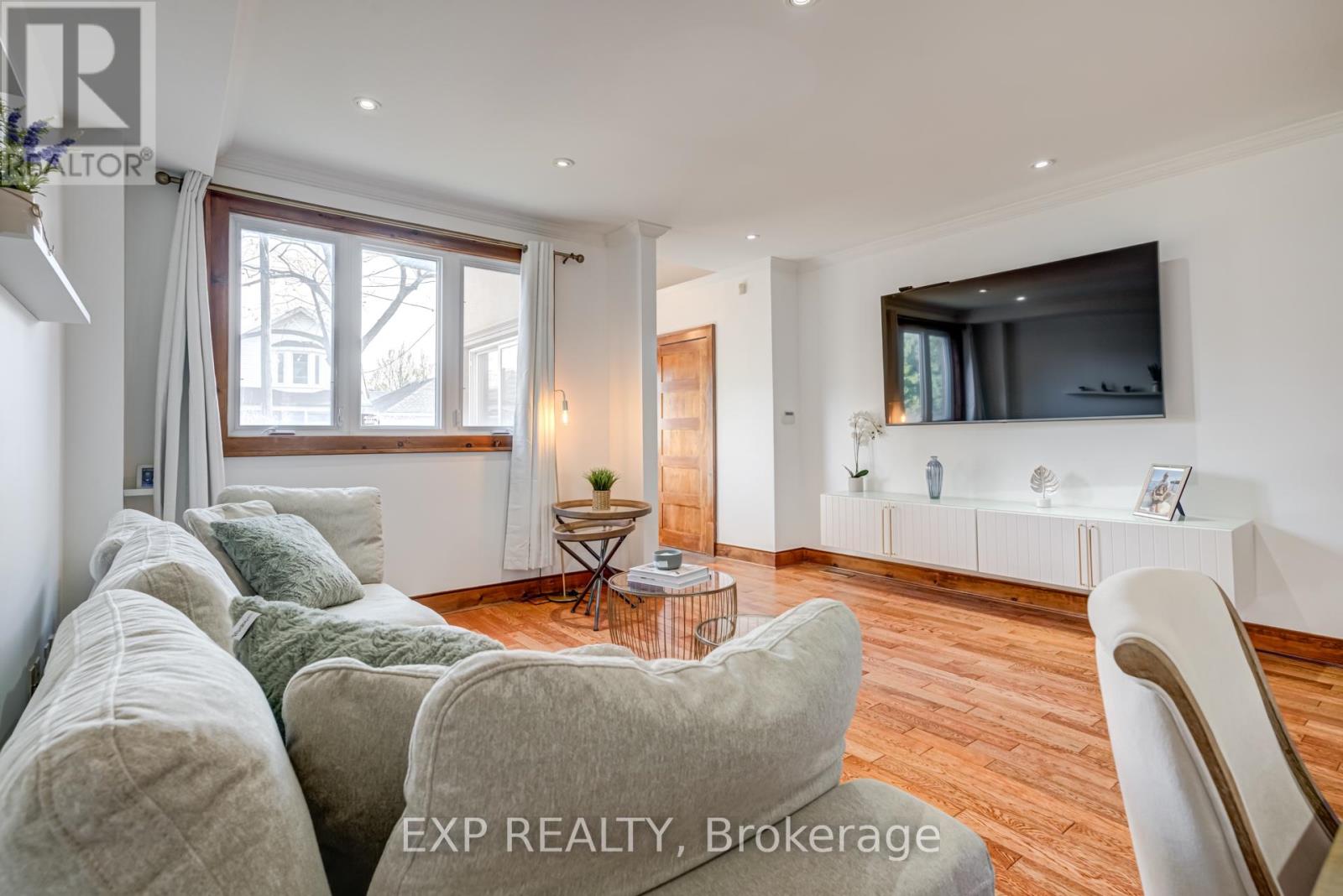 133 Brownville Avenue, Toronto (Mount Dennis), Ontario  M6N 4L2 - Photo 3 - W12169146