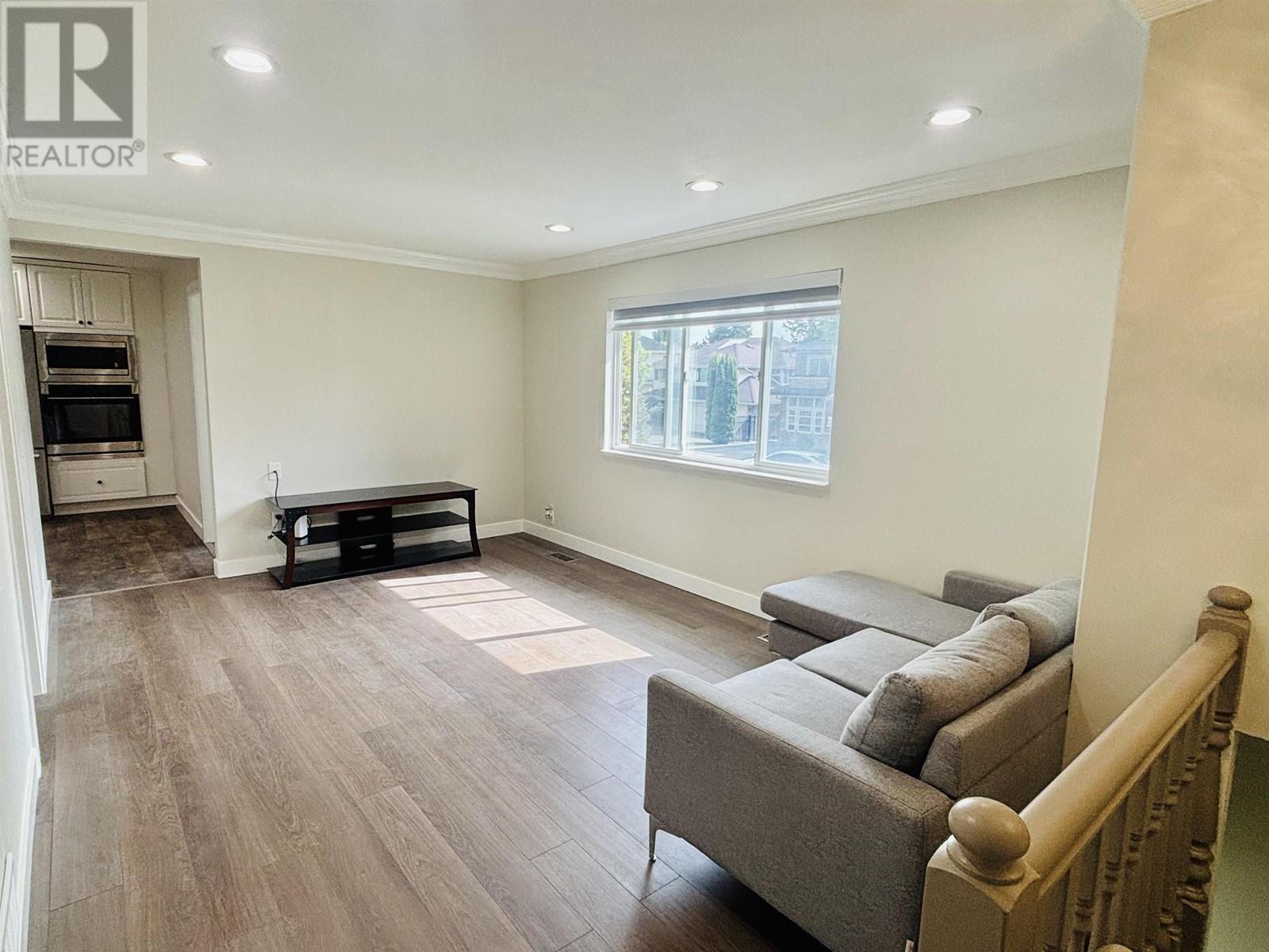 Listing Picture 2 of 12 : 6080 SKAHA CRESCENT, Richmond / 烈治文 - 魯藝地產 Yvonne Lu Group - MLS Medallion Club Member