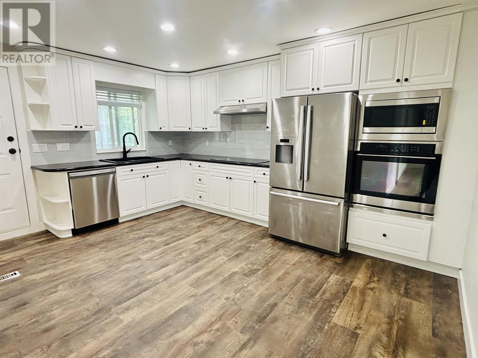 Listing Picture 12 of 12 : 6080 SKAHA CRESCENT, Richmond / 烈治文 - 魯藝地產 Yvonne Lu Group - MLS Medallion Club Member