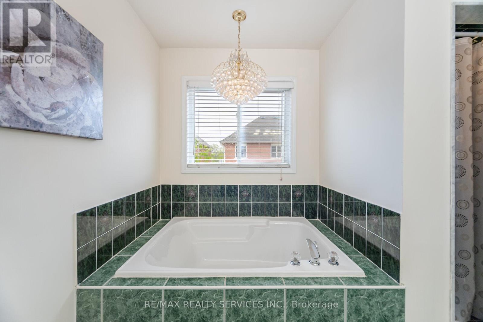 77 Milkweed Crescent, Brampton, Ontario  L7A 2G5 - Photo 25 - W12169179