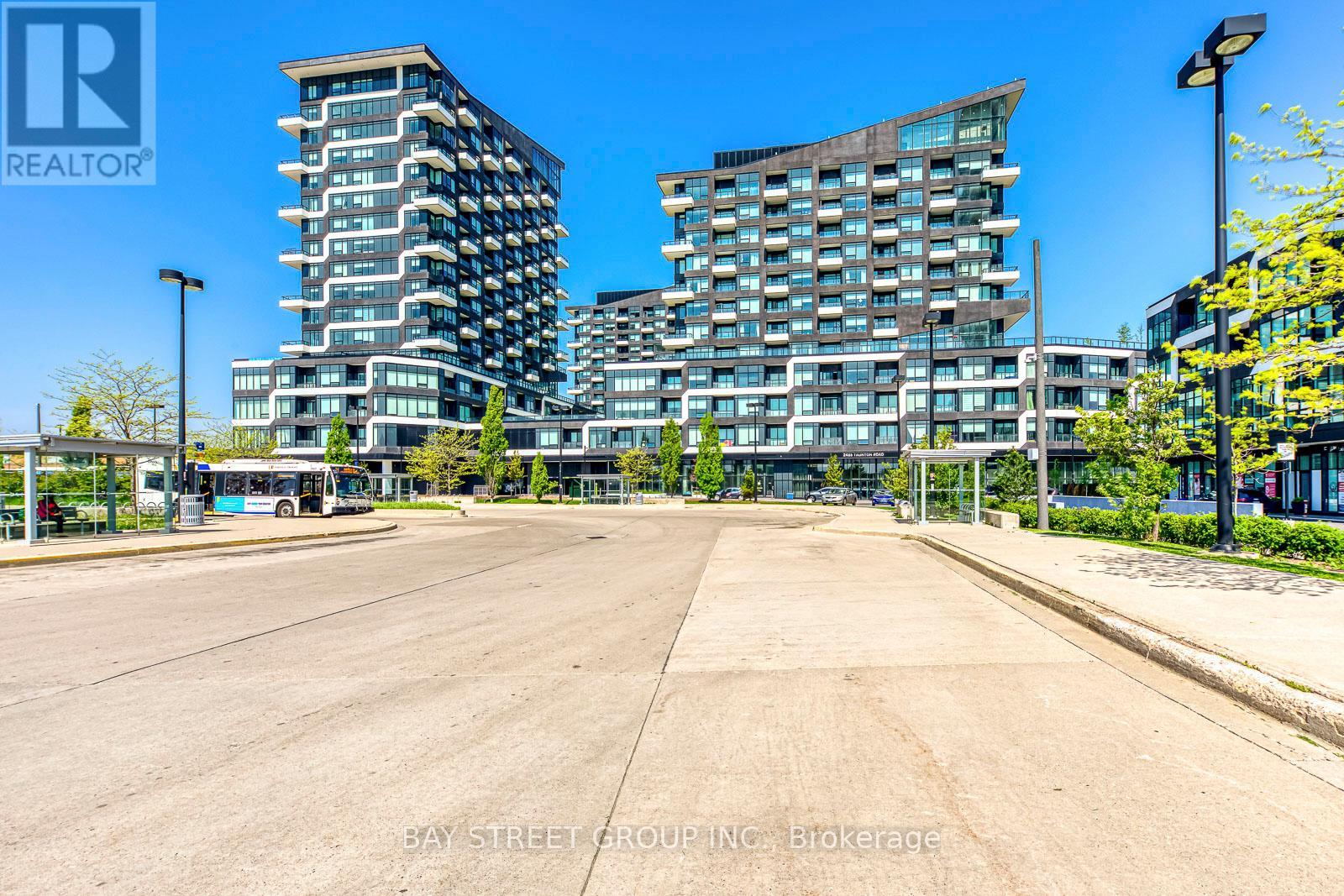 722 - 2485 Taunton Road, Oakville, Ontario  L6H 3R8 - Photo 1 - W12169180