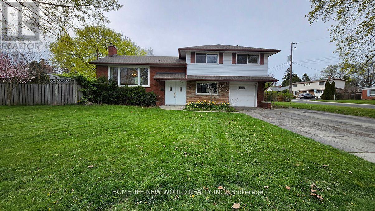 2403 Redfern Road, Burlington, Ontario  L7R 1X8 - Photo 1 - W12169182