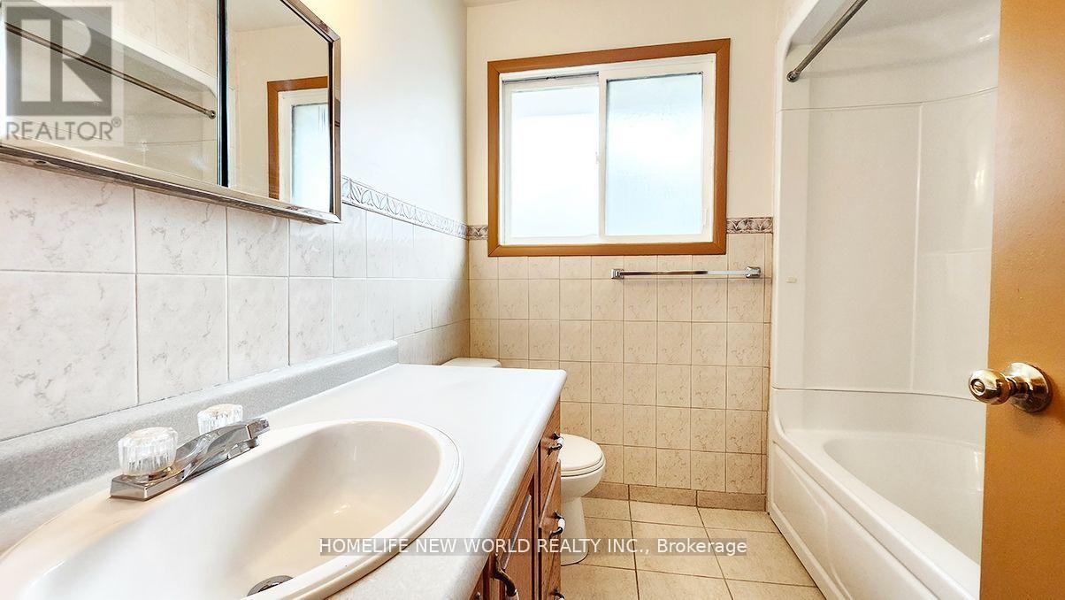 2403 Redfern Road, Burlington, Ontario  L7R 1X8 - Photo 14 - W12169182
