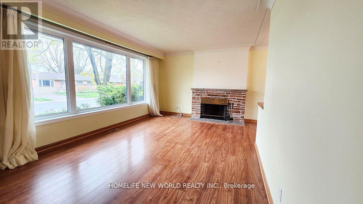 2403 Redfern Road, Burlington, Ontario  L7R 1X8 - Photo 4 - W12169182