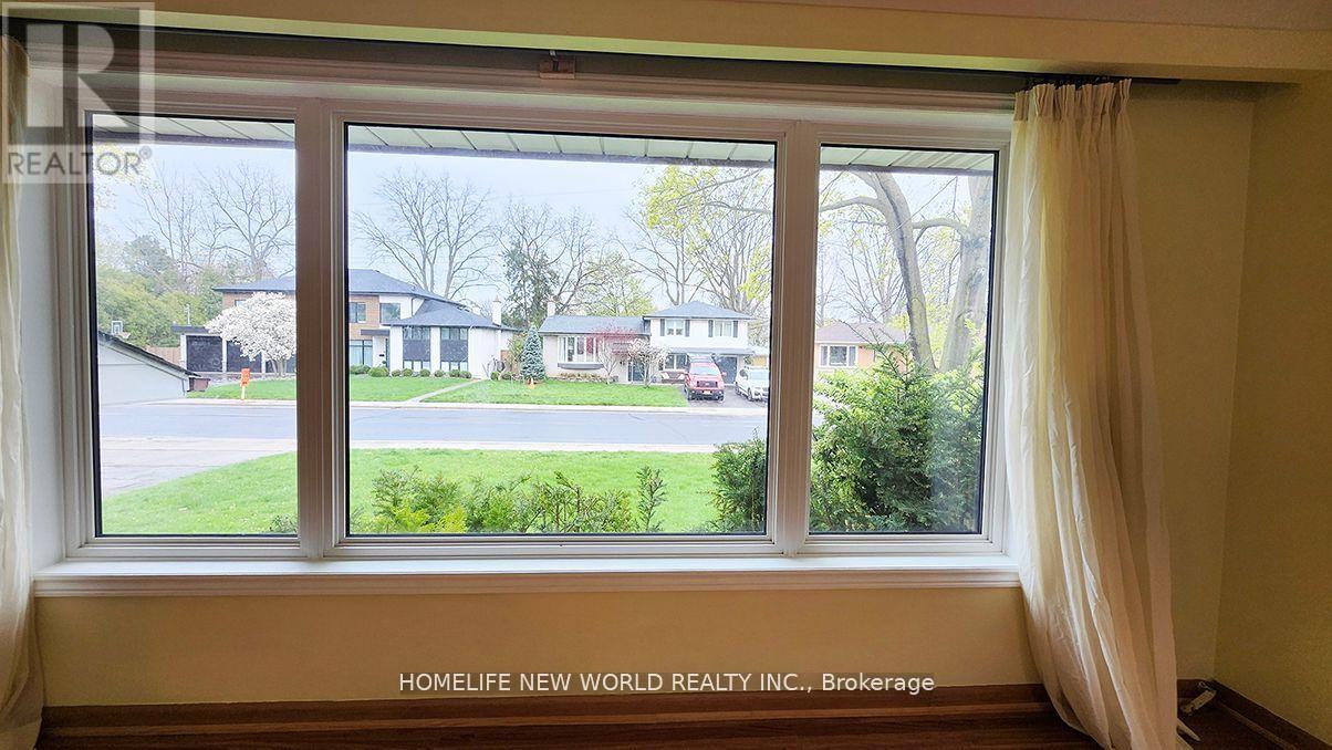 2403 Redfern Road, Burlington, Ontario  L7R 1X8 - Photo 5 - W12169182
