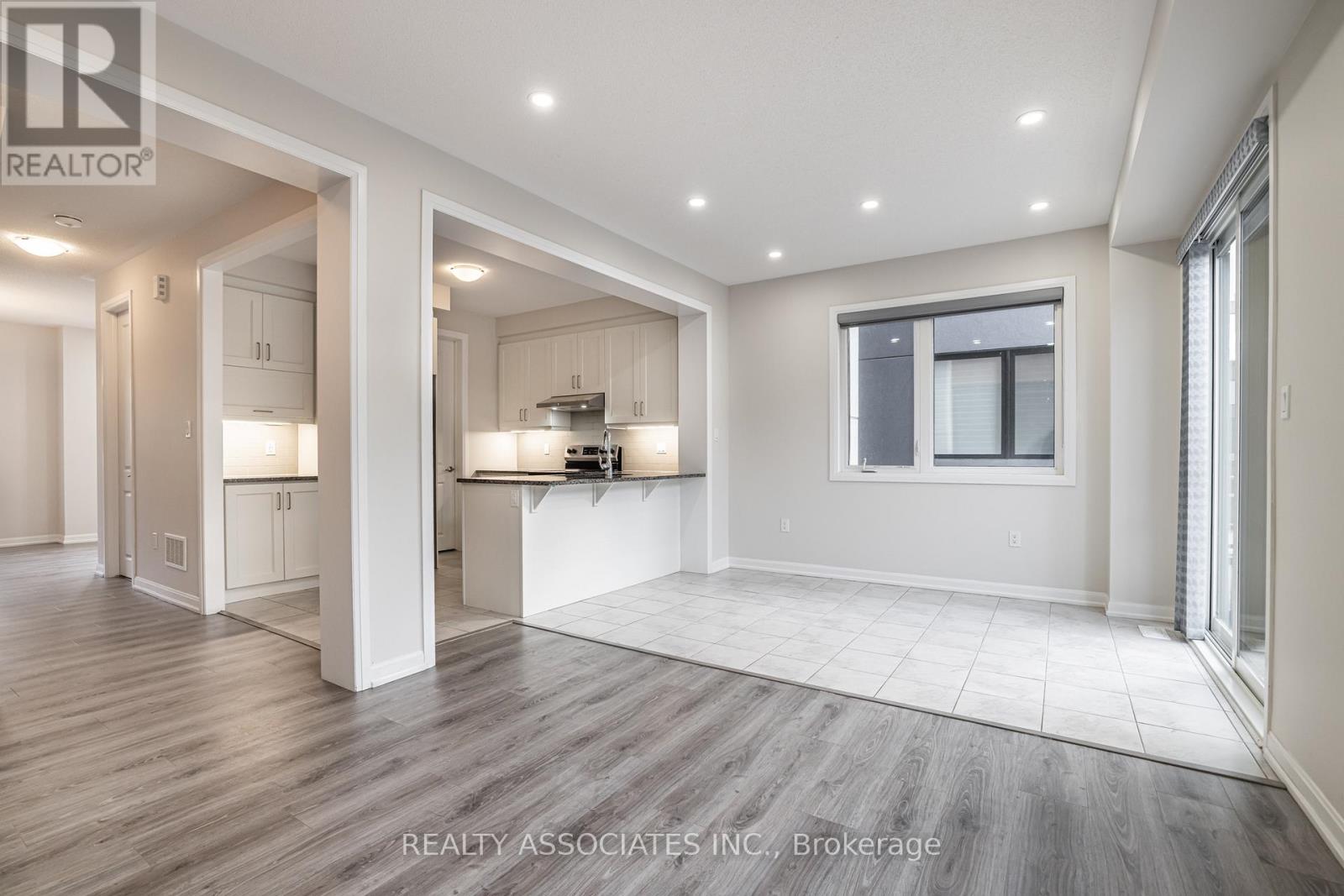 133 Grovewood Common, Oakville (Go Glenorchy), Ontario  L6H 0X5 - Photo 17 - W12169185