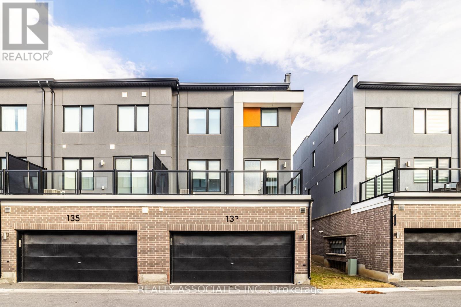 133 Grovewood Common, Oakville (Go Glenorchy), Ontario  L6H 0X5 - Photo 4 - W12169185