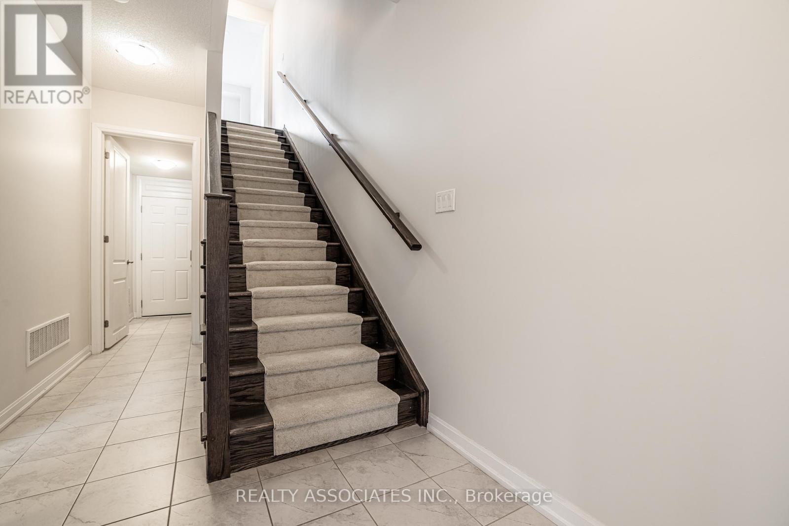 133 Grovewood Common, Oakville (Go Glenorchy), Ontario  L6H 0X5 - Photo 8 - W12169185