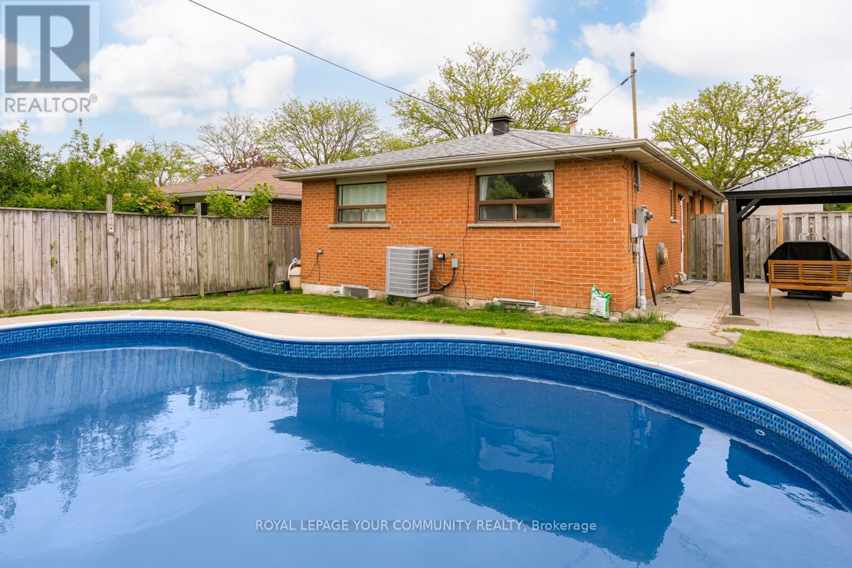 16 Midhurst Drive, Toronto, Ontario  M9V 1Z7 - Photo 32 - W12169186