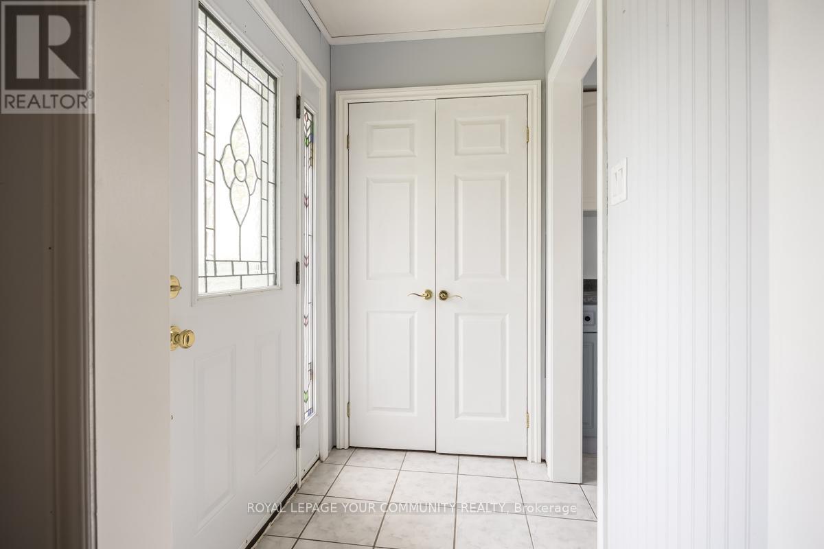 16 Midhurst Drive, Toronto, Ontario  M9V 1Z7 - Photo 4 - W12169186