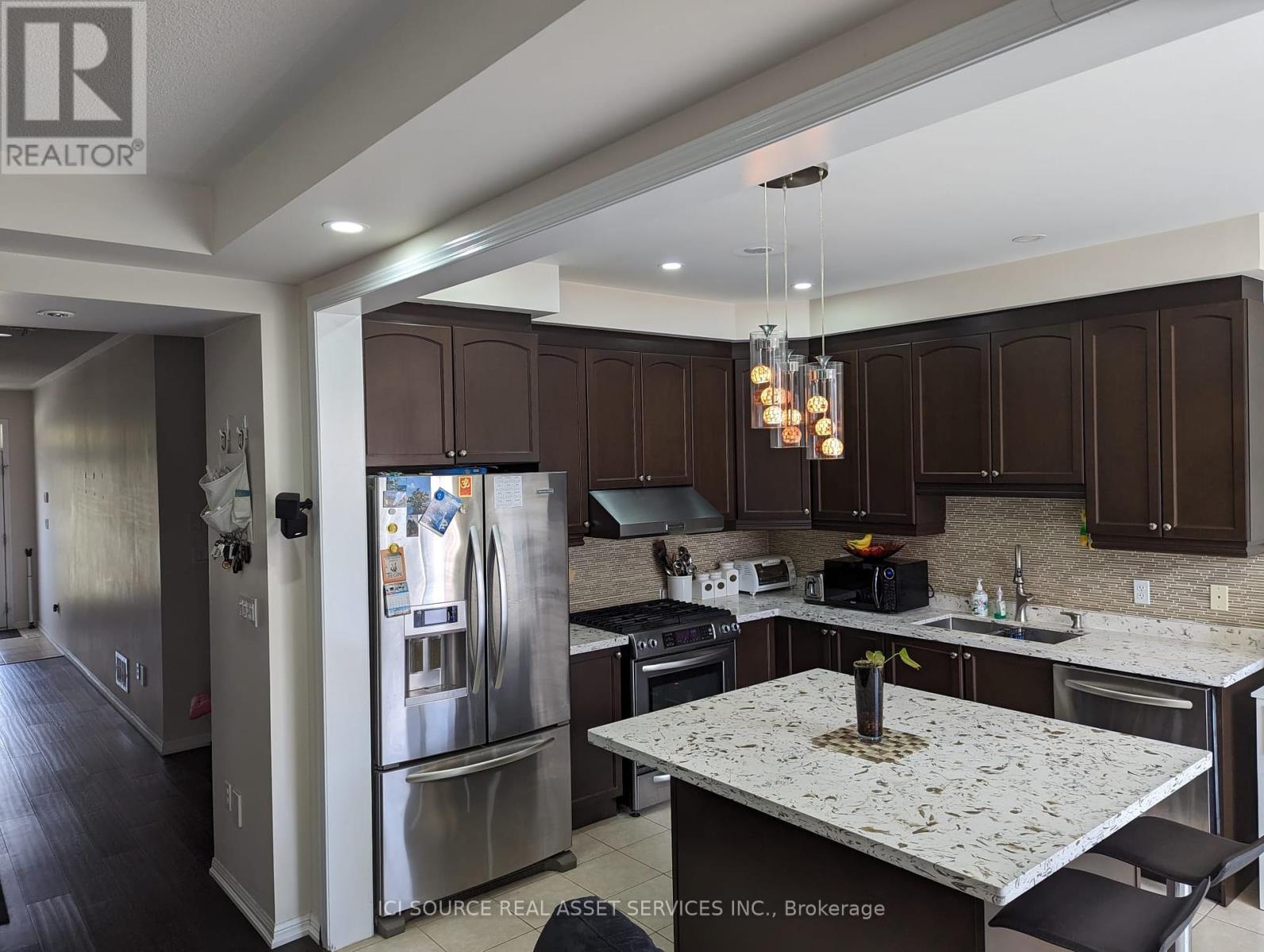 Main & 2nd Floor - 13 Dulverton Drive, Brampton (Northwest Brampton), Ontario  L7A 0P3 - Photo 3 - W12169272
