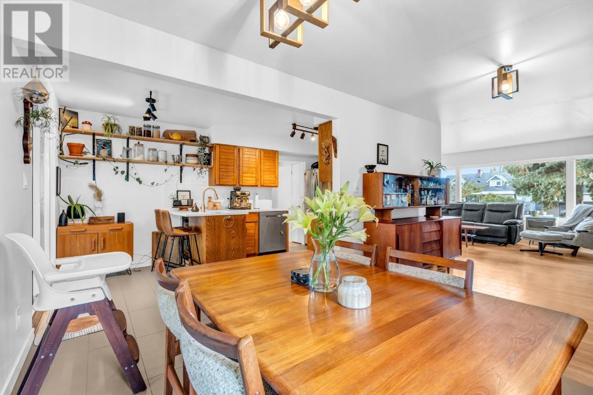 852 E 17th Street, North Vancouver, British Columbia  V7L 2X1 - Photo 6 - R2998274
