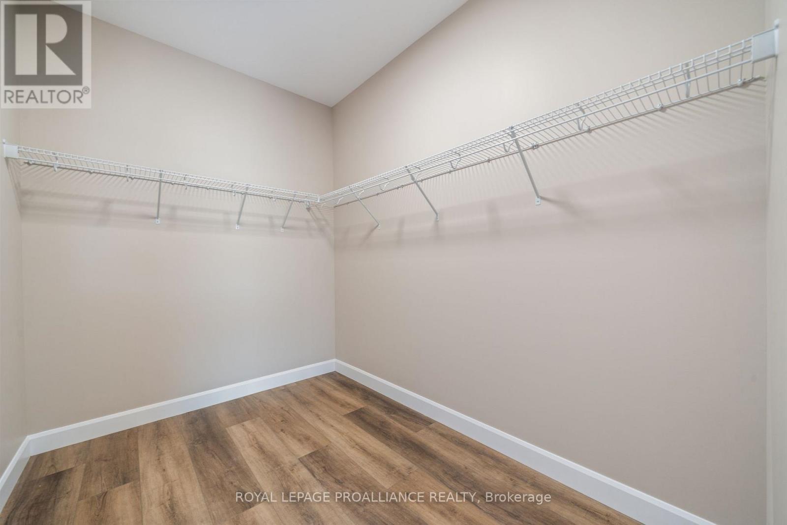 60 Hastings Park Drive, Belleville, Ontario  K8P 0H7 - Photo 25 - X12126142