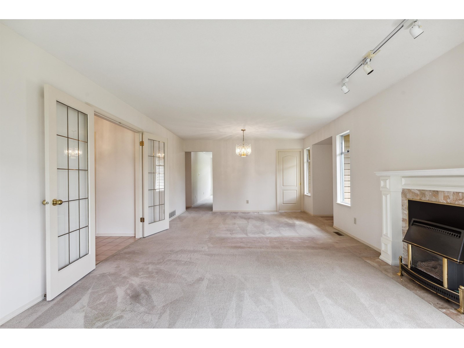 Property at 14077 17 AVENUE image 5