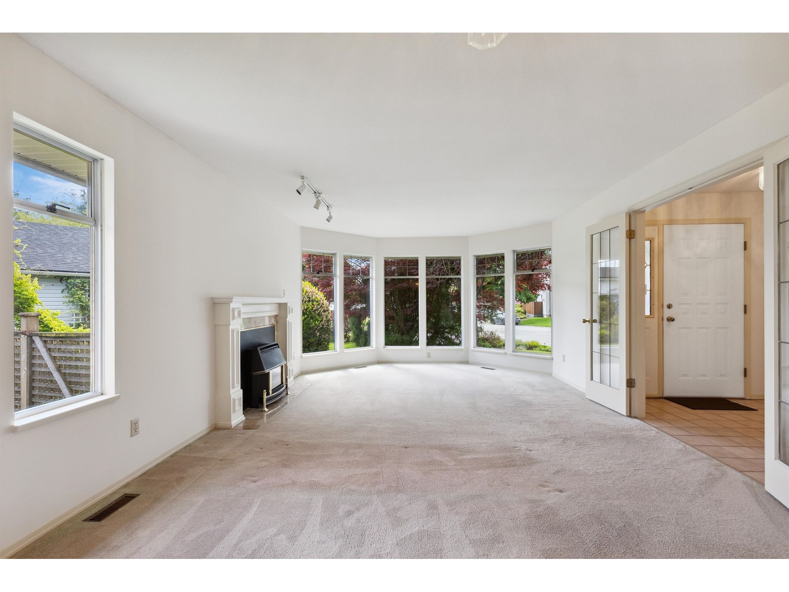 Property at 14077 17 AVENUE image 4