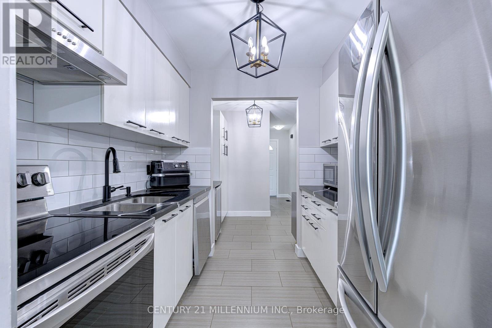 111 - 302 College Avenue W, Guelph, Ontario  N1G 4T6 - Photo 13 - X12169079