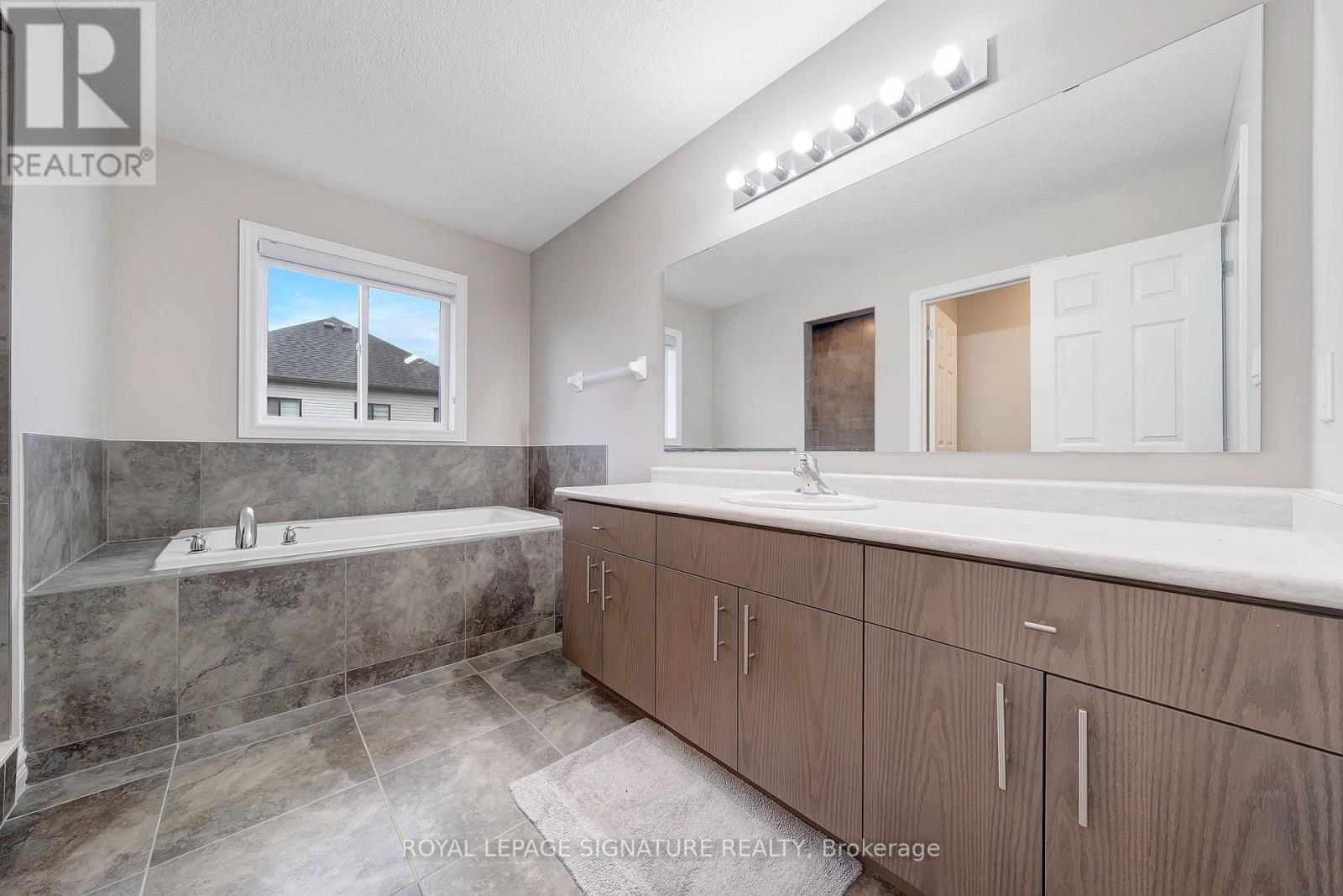 504 Florencedale Crescent, Kitchener, Ontario  N2R 0N3 - Photo 23 - X12169118