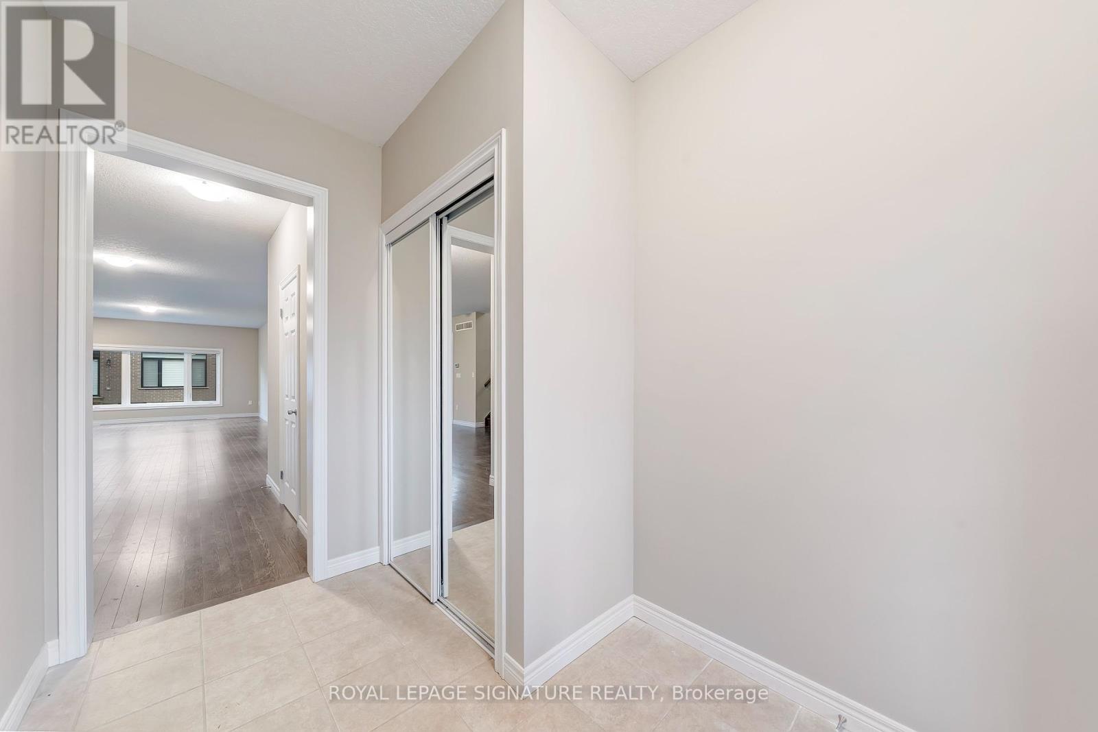 504 Florencedale Crescent, Kitchener, Ontario  N2R 0N3 - Photo 3 - X12169118