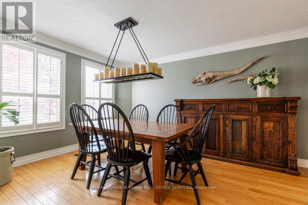 27 Forestview Drive, Hamilton, Ontario  L9H 6M9 - Photo 7 - X12169187