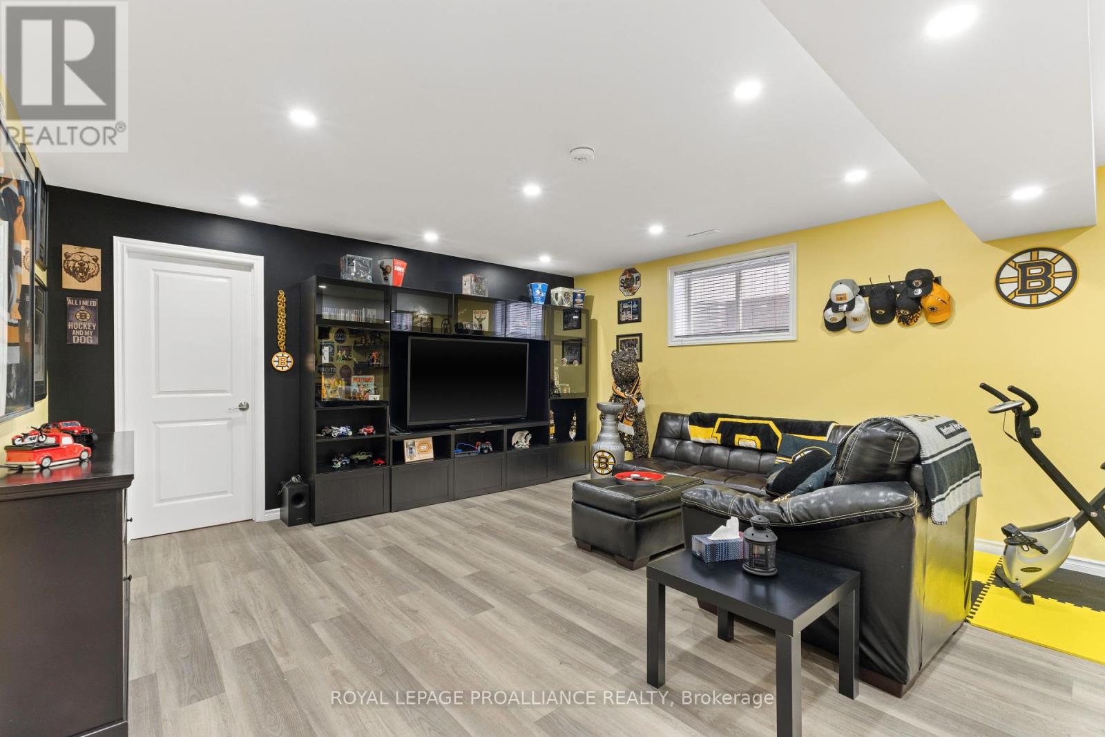 90 Aldersgate Drive, Belleville, Ontario  K8P 4W9 - Photo 34 - X12169519