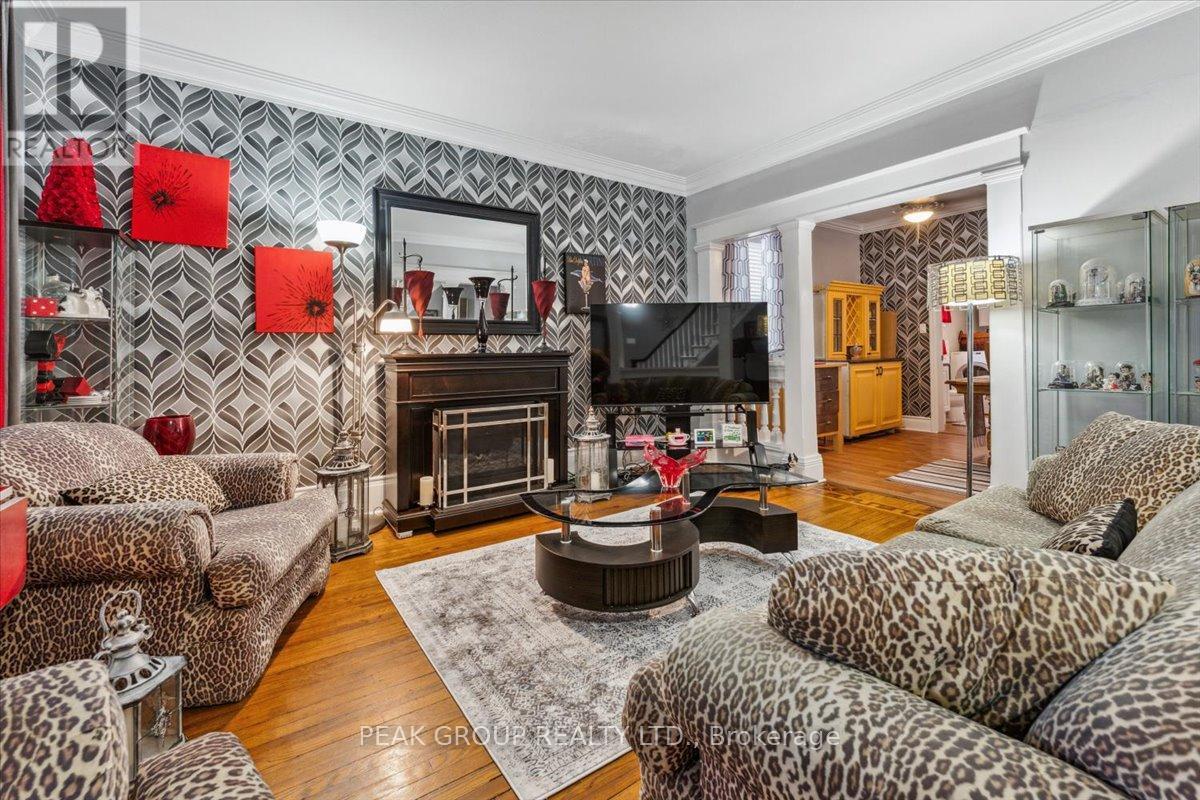 26 Garnet Street, St. Catharines, Ontario  L2M 5E8 - Photo 5 - X12169500