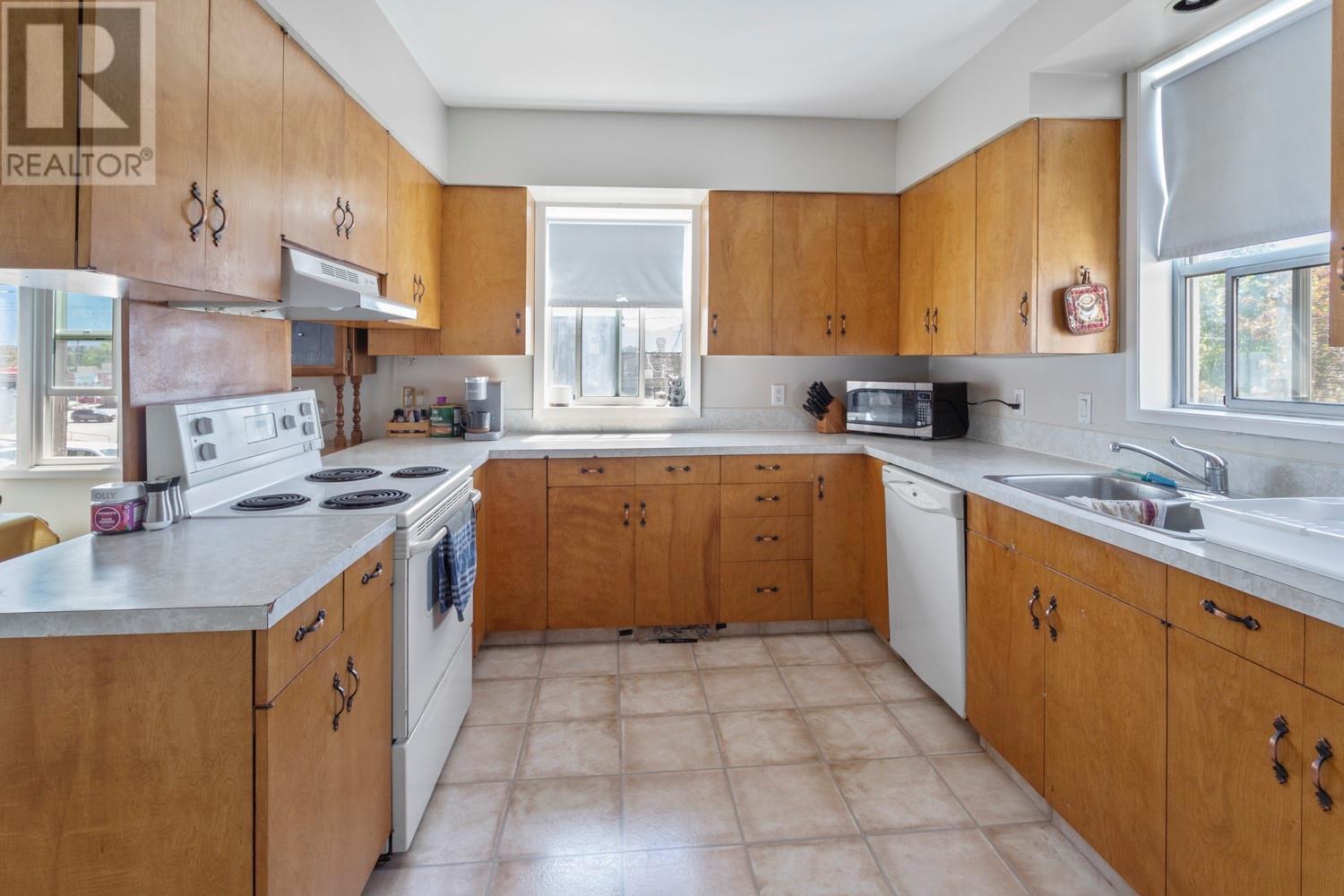 129 15th Avenue N, Creston, British Columbia V0B 1G0 - Photo 4 - 10348451