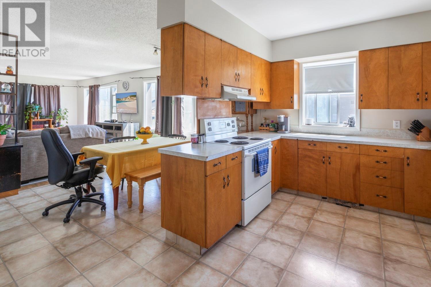 129 15th Avenue N, Creston, British Columbia V0B 1G0 - Photo 5 - 10348451