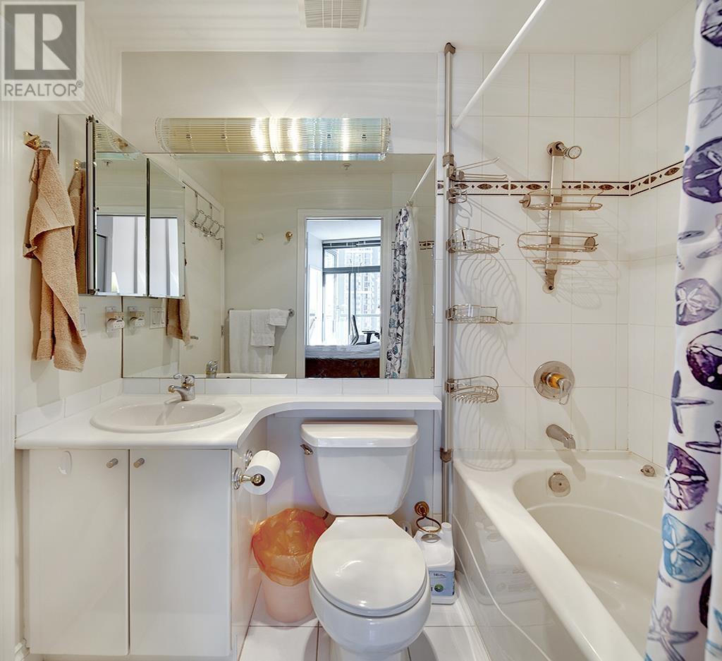 Listing Picture 17 of 30 : 1703 1239 W GEORGIA STREET, Vancouver / 溫哥華 - 魯藝地產 Yvonne Lu Group - MLS Medallion Club Member