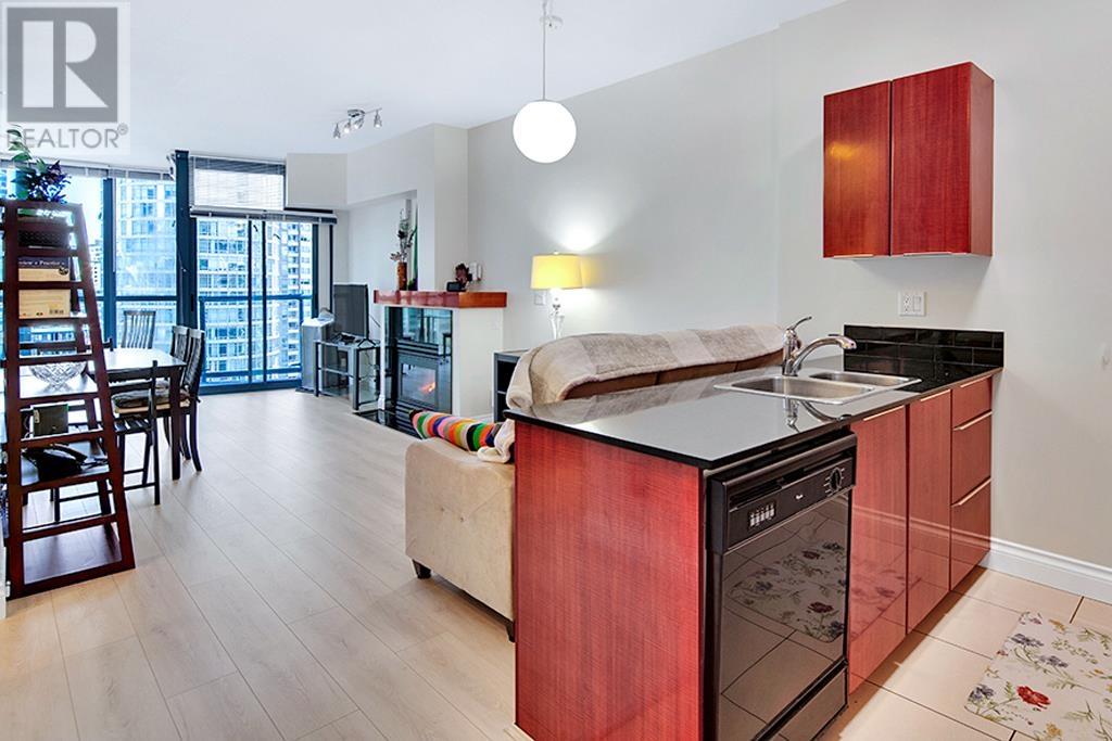 Listing Picture 11 of 30 : 1703 1239 W GEORGIA STREET, Vancouver / 溫哥華 - 魯藝地產 Yvonne Lu Group - MLS Medallion Club Member