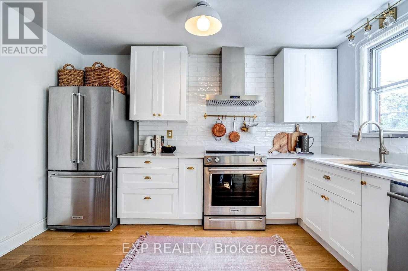 Upper - 960 Pape Avenue, Toronto, Ontario  M4K 3V5 - Photo 7 - E12169433