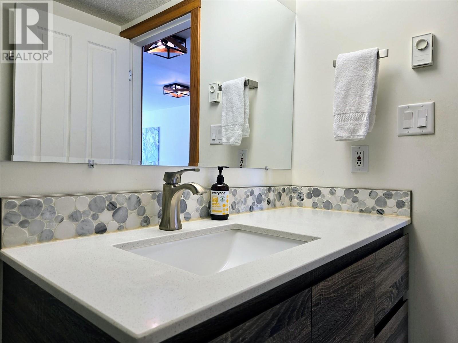 2050 Summit Drive Unit# 201, Panorama, British Columbia  V0A 1T0 - Photo 19 - 10344511