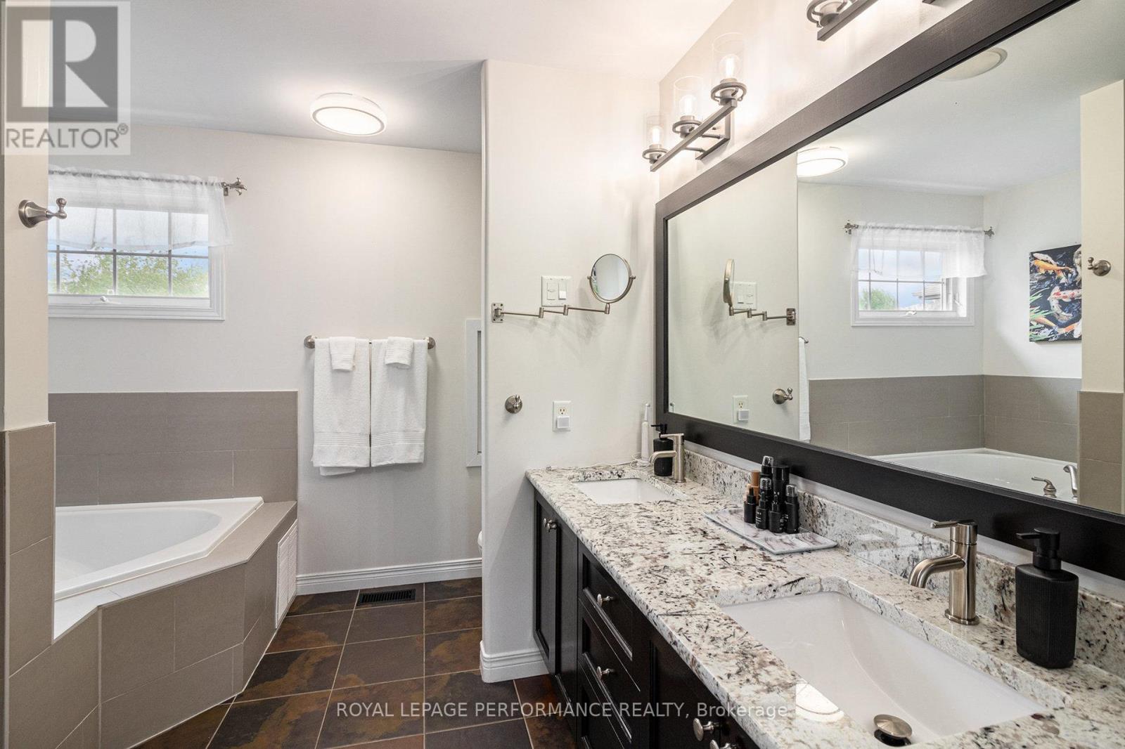 3712 Mountain Meadows Crescent, Ottawa, Ontario  K1V 1V7 - Photo 21 - X12169525