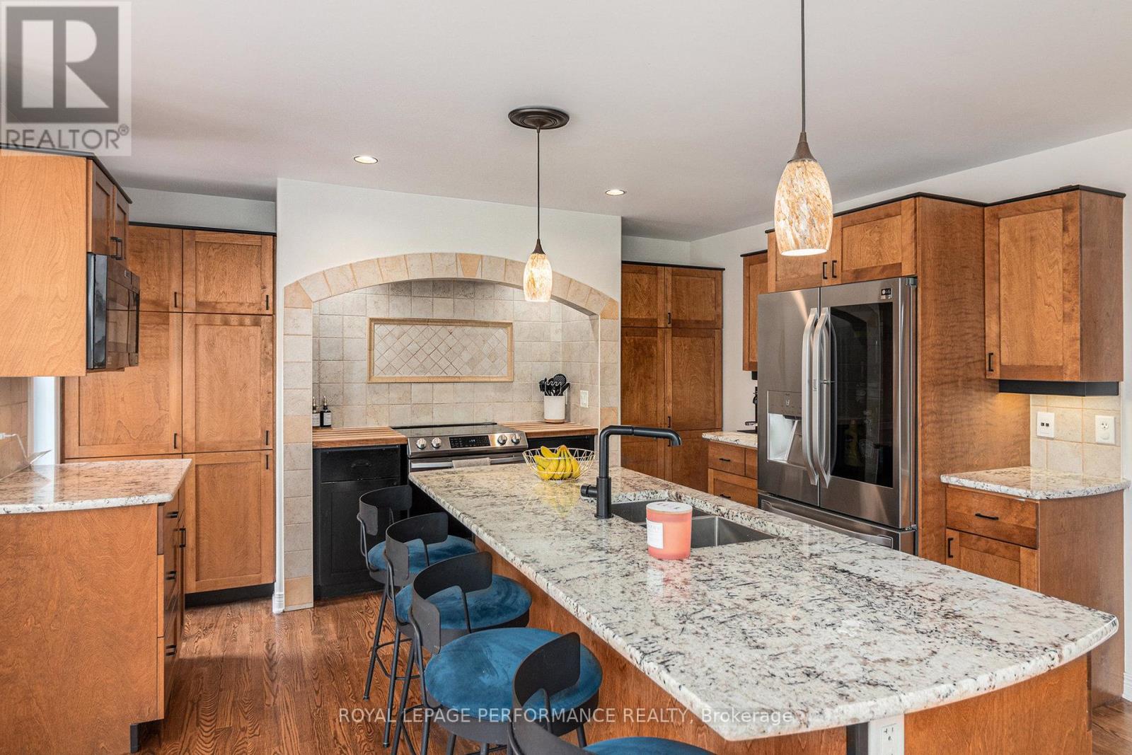 3712 Mountain Meadows Crescent, Ottawa, Ontario  K1V 1V7 - Photo 6 - X12169525