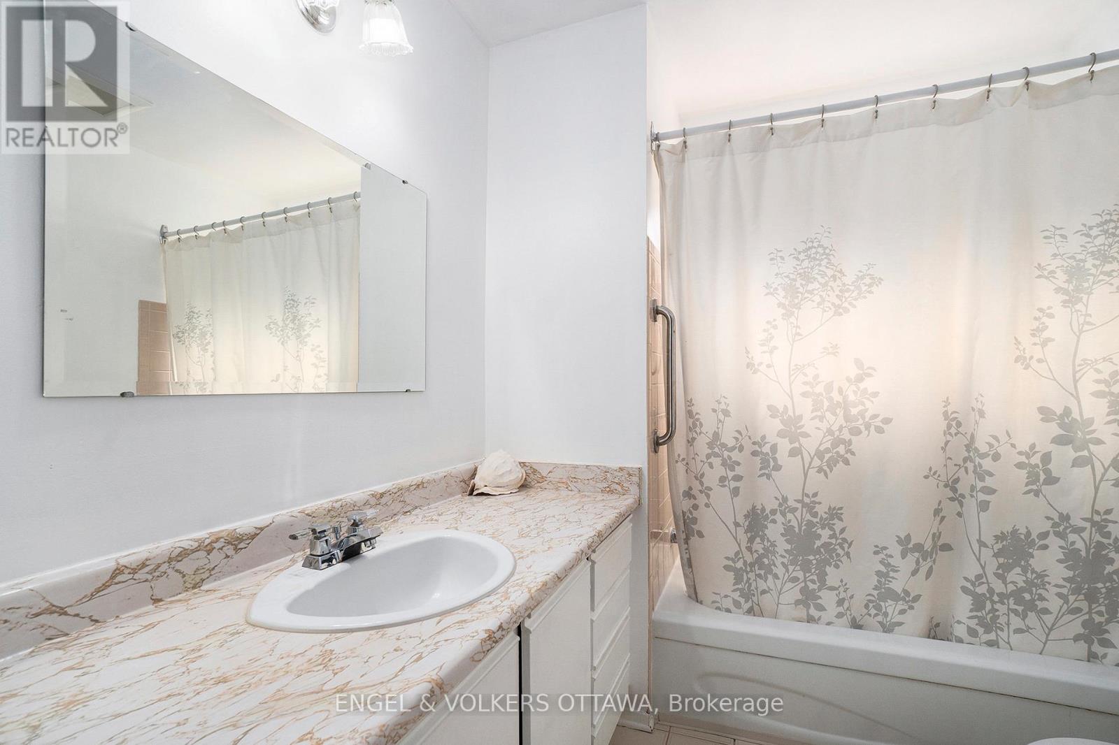1266 Alloway Crescent, Ottawa, Ontario  K1K 3Z1 - Photo 15 - X12169552