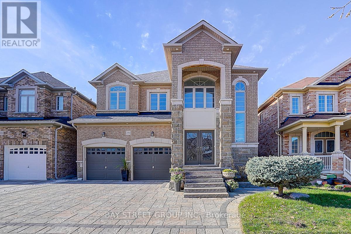256 BOREALIS AVENUE, Aurora, Ontario