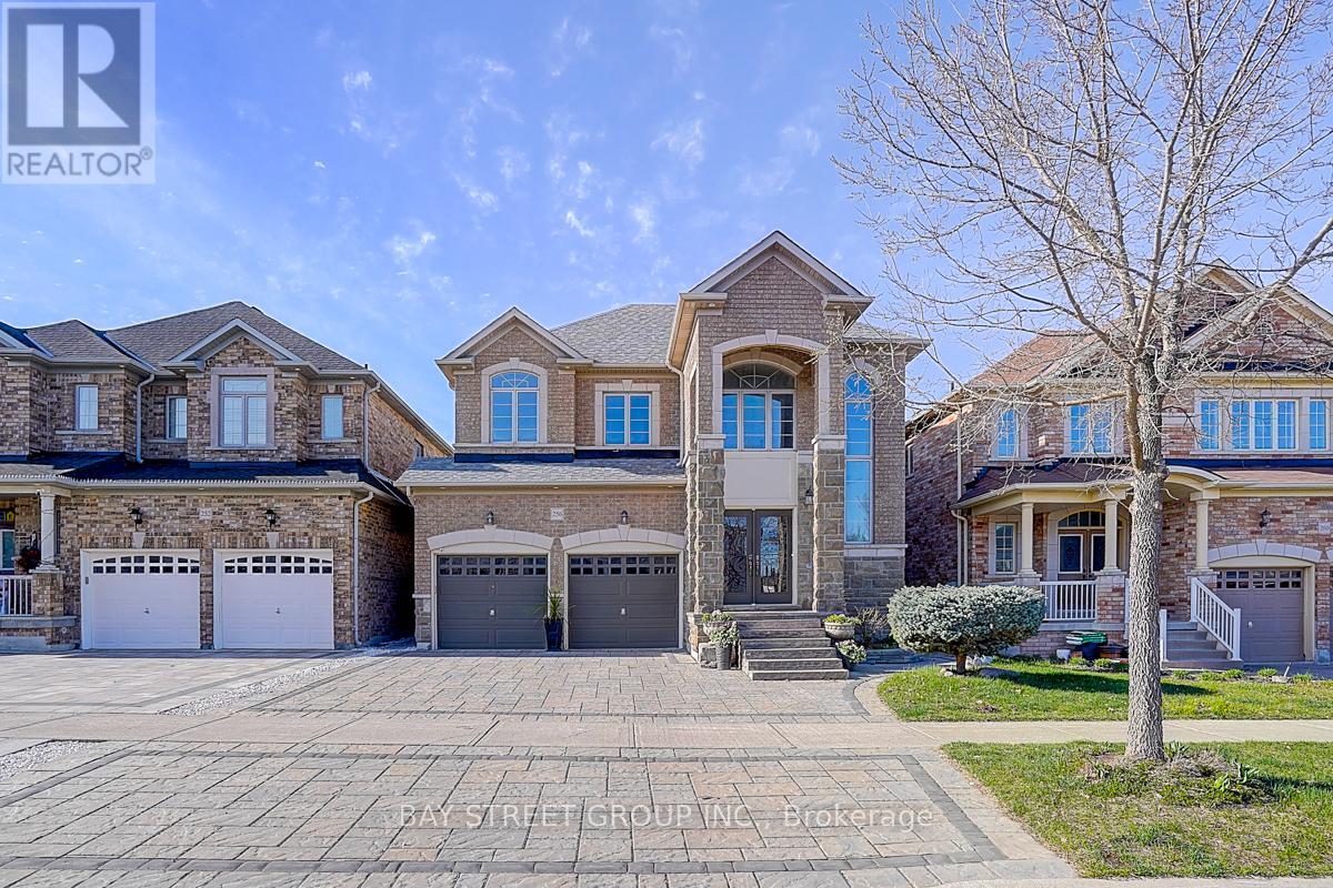 256 Borealis Avenue, Aurora, Ontario  L4G 7T6 - Photo 2 - N12169337