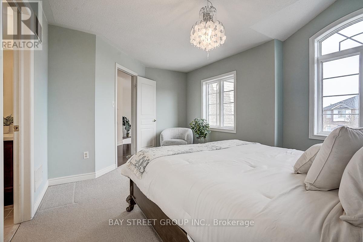 256 Borealis Avenue, Aurora, Ontario  L4G 7T6 - Photo 35 - N12169337