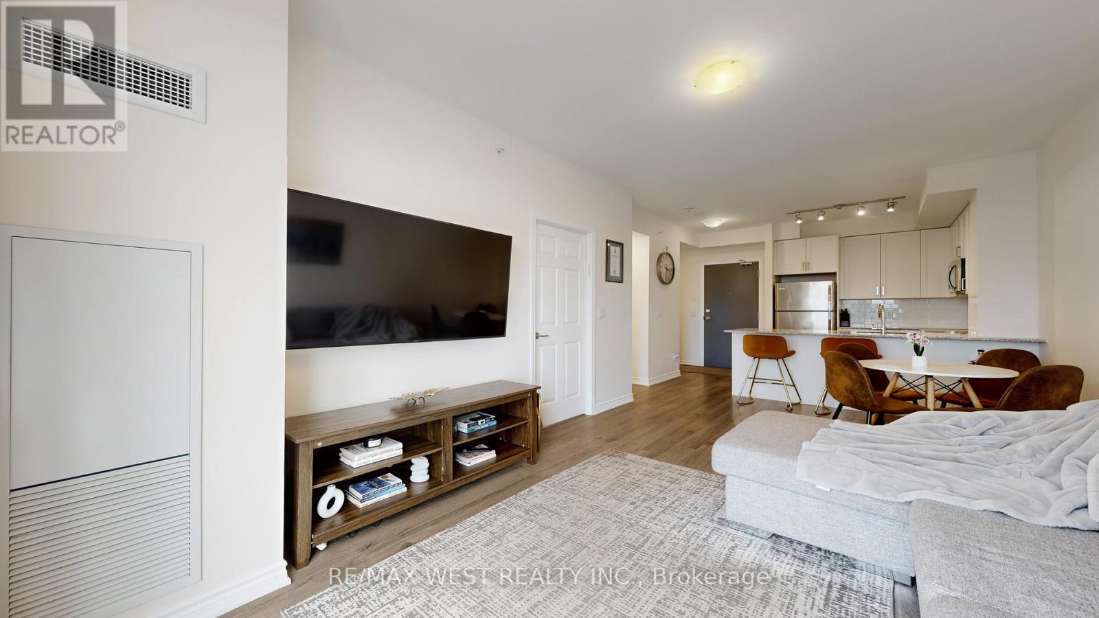 718 - 11611 Yonge Street, Richmond Hill, Ontario  L4E 1G2 - Photo 6 - N12169420