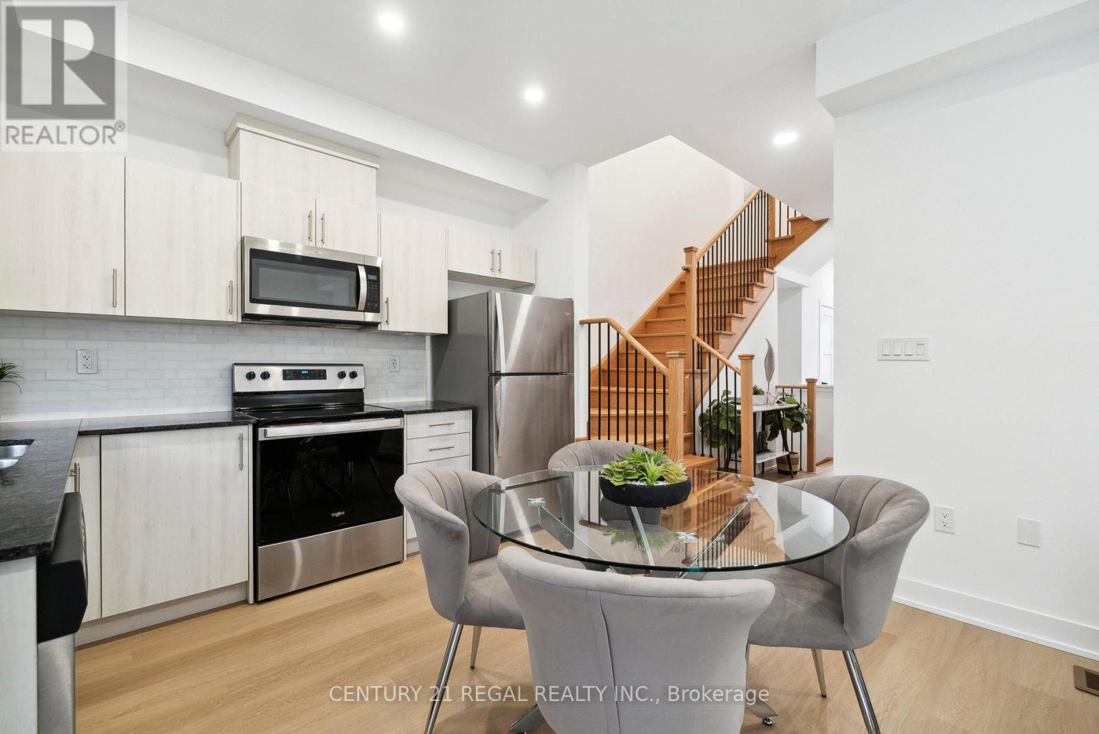 24 Wheatfield Road, Barrie, Ontario  L9J 0C2 - Photo 8 - S12169363