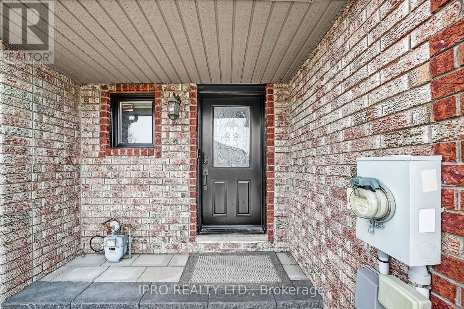 313 Dunsmore Lane, Barrie, Ontario  L4M 7A8 - Photo 4 - S12169471