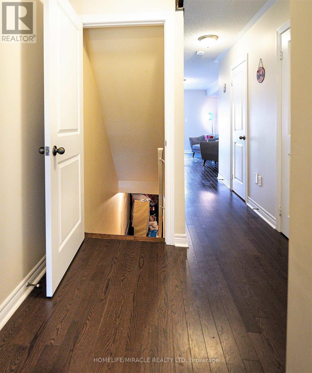 3 - 27 Pennycross Crescent, Brampton, Ontario  L7A 4M1 - Photo 4 - W12169283