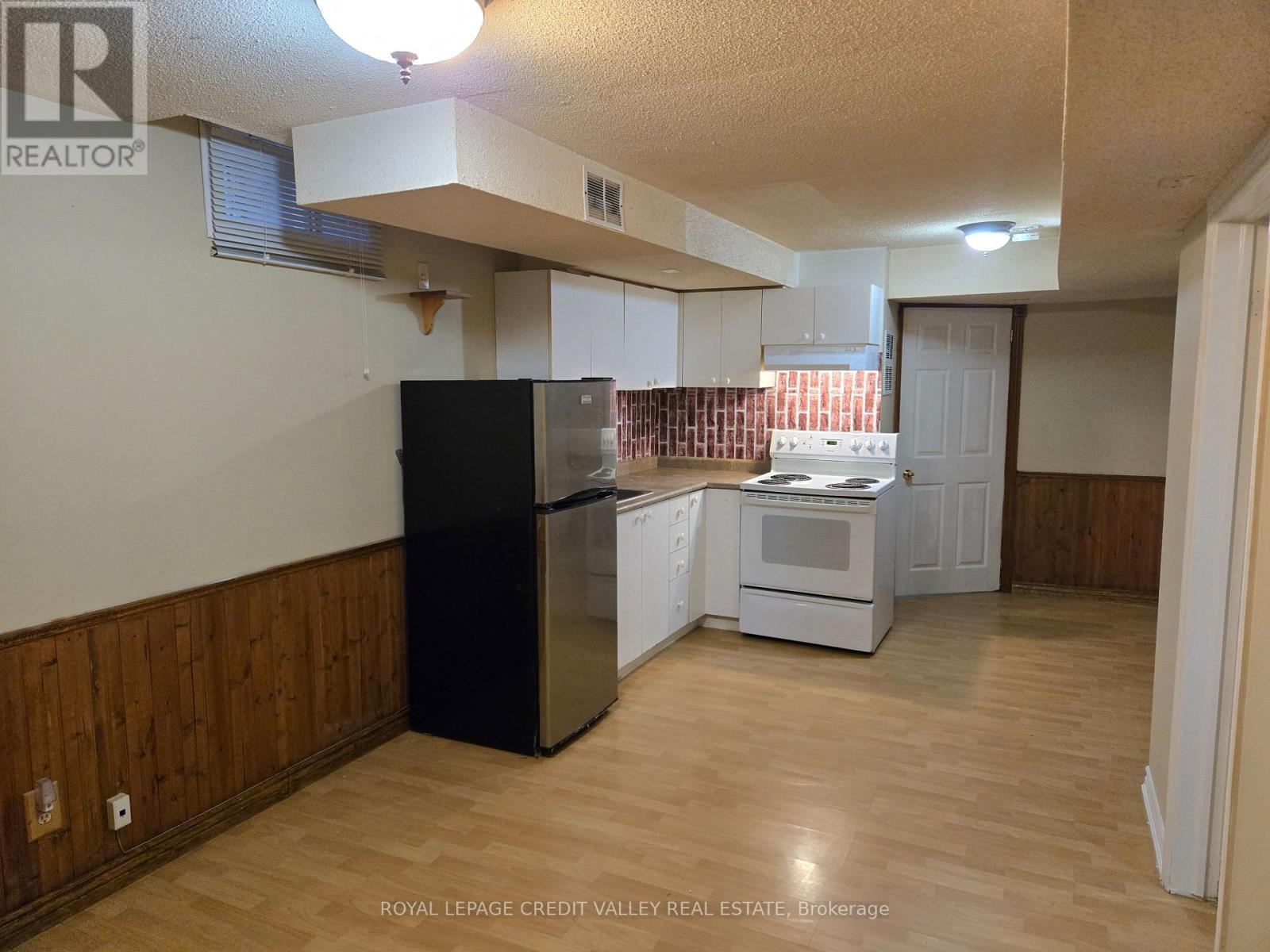 Bsmt - 15 Twin Pines Crescent, Brampton, Ontario  L7A 1M6 - Photo 2 - W12169346