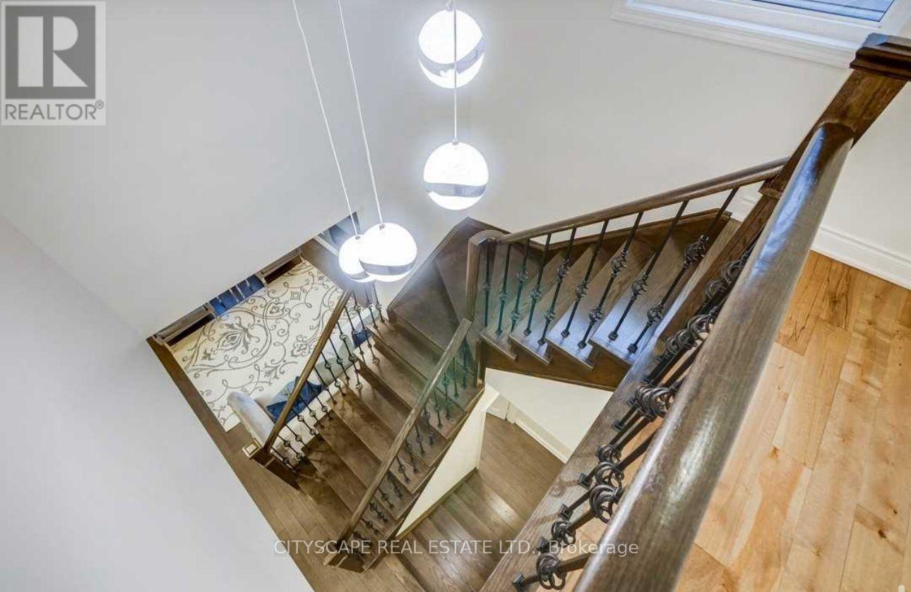 39 Sinclair Boulevard, Milton, Ontario  L9T 7C3 - Photo 13 - W12169373