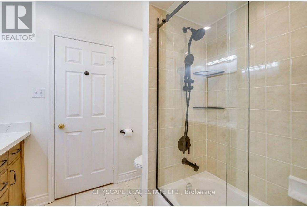 39 Sinclair Boulevard, Milton, Ontario  L9T 7C3 - Photo 15 - W12169373