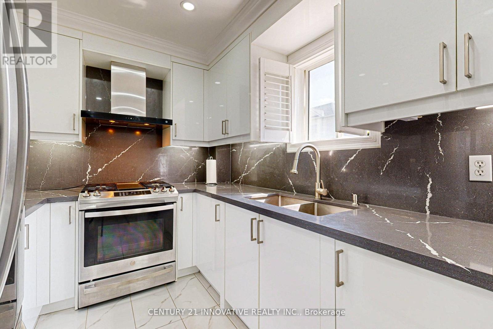 31 Stable Gate, Brampton, Ontario  L7A 1V7 - Photo 10 - W12169375